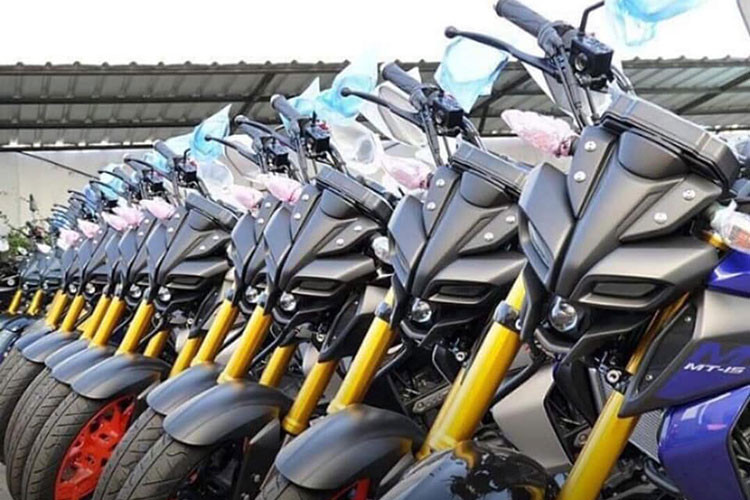 Mẫu xe naked-bike cỡ nhỏ Yamaha MT-15 sẽ thay thế cho MSlaz, hay còn có tên gọi khác tại Việt Nam là Yamaha TFX 150. So với thế hệ trước, Yamaha MT-15 tùy sử dụng chung khung gầm và hệ thống treo những kiểu dáng thiết kế và động cơ đã được nâng cấp rất đáng kể.