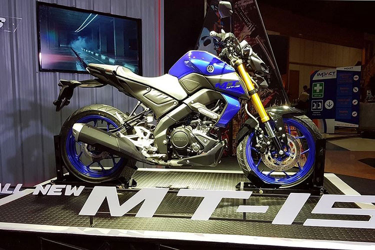 Sức mạnh động cơ được truyền tới bánh sau thông qua hộp số 6 cấp với bộ nồi slipper clutch chống khóa bánh. Ngoài những điểm mới nêu trên, hệ thống phanh, phuộc và bánh xe của Yamaha MT-15 2019 sẽ vẫn được giữ nguyên từ "người anh em" TFX 150.