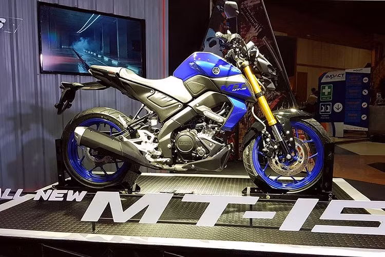 Sức mạnh động cơ được truyền tới bánh sau thông qua hộp số 6 cấp với bộ nồi slipper clutch chống khóa bánh. Ngoài những điểm mới nêu trên, hệ thống phanh, phuộc và bánh xe của Yamaha MT-15 2019 sẽ vẫn được giữ nguyên từ "người anh em" TFX 150.