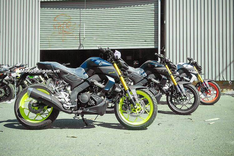 Cụ thể, lô xe Yamaha MT-15 2019 mới đầu tiên đã cập bến Sài Gòn theo dạng tư nhân với 3 phiên bản màu bao gồm: Trắng, Đen và Xanh Tím. Giá xe Yamaha MT-15 2019. Tại thị trường Việt Nam, mẫu xe này được dự đoán sẽ nằm ở mức khoảng dưới 80 triệu đồng.