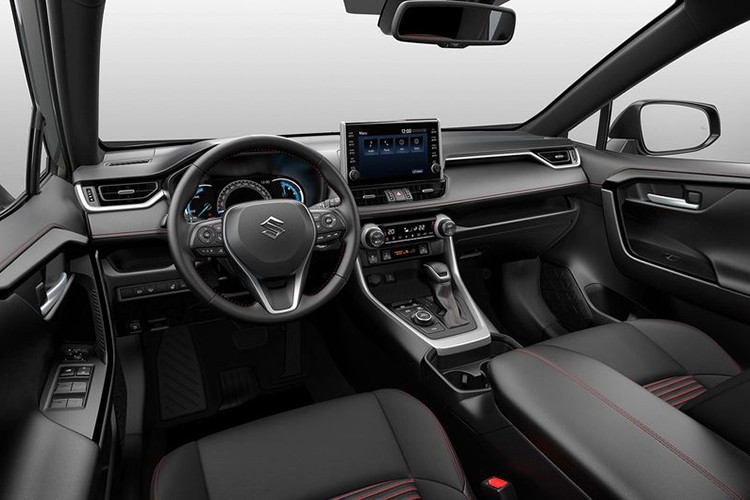 Tính năng công nghệ đáng chú ý nhất trên Suzuki Across 2021 mới chính là màn hình cảm ứng cỡ lớn 9 inch, tương thích với Apple CarPlay, Android Auto và MirrorLink. Tương tự như ngoại thất và nội thất, hệ truyền động của Across cũng được chia sẻ từ Toyota RAV4 Plug-in-hybrid.