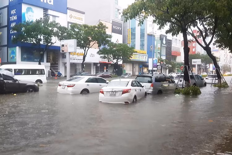 Xe bị ngâm lâu trong nước có nguy cơ khi nguy cơ hỏng 1 số chi tiết và hệ thống dưới gầm.