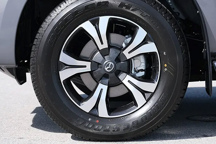 Mazda BT-50 là mẫu xe bán tải không thực sự được ưa chuộng tại Việt Nam dù giá rẻ. Do đó, không có gì bất ngờ khi các đại lý tăng cường chương trình ưu đãi để cải thiện doanh số của mẫu xe này vào thời điểm trước Tết Nguyên đán.