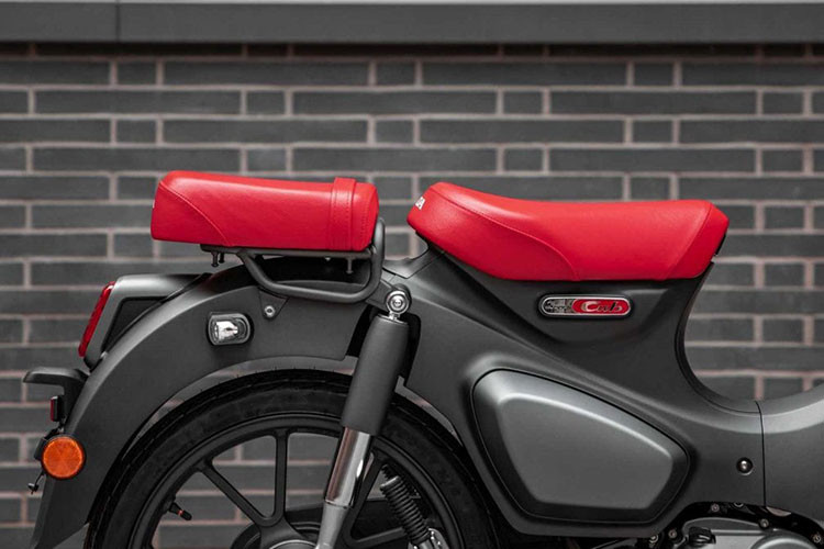 Honda Cub C125 2022 vẫn sẽ có phanh đĩa ở trước và phanh dạng đùm ở phía sau có tích hợp ABS ở phiên bản châu Âu.