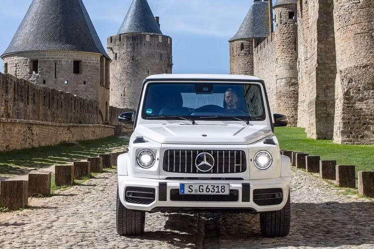 Dòng SUV hạng sang Mercedes-Benz G-Class thế hệ mới đã chính thức trình làng trong triển lãm Ô tô Detroit 2018 diễn ra cách đây 1 năm. Tuy nhiên, mãi đến nay, hãng xe sang Mercedes-Benz Việt Nam mới nhận đơn đặt hàng dành cho Mercedes-AMG G63 2019 mới.