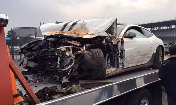 Them mot sieu xe Ferrari FF vua 