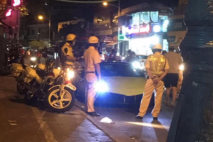 “Sieu ngua” Ferrari 488 GTB bi CSGT tai TP HCM bat ve don co gi dac biet?-Hinh-2