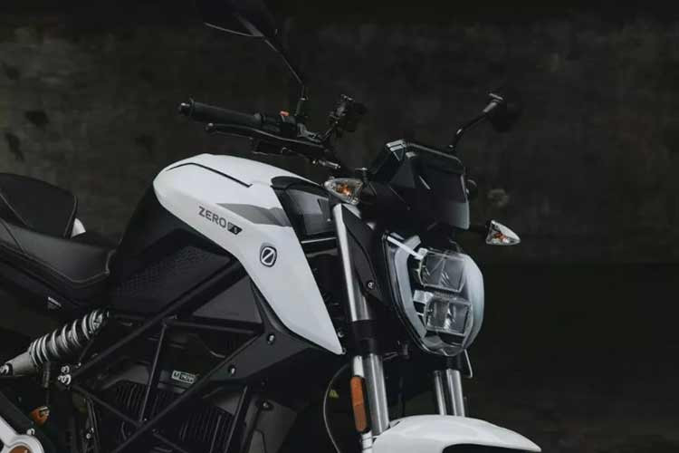 Zero Model S 2024 chạy điện được phát triển dựa trên động cơ điện SR/F và SR/S đi cùng cụm pin lithium-ion 14,4 kWh, cung cấp năng lượng cho động cơ điện tạo ra công suất 68 mã lực và mô-men xoắn 131 Nm.