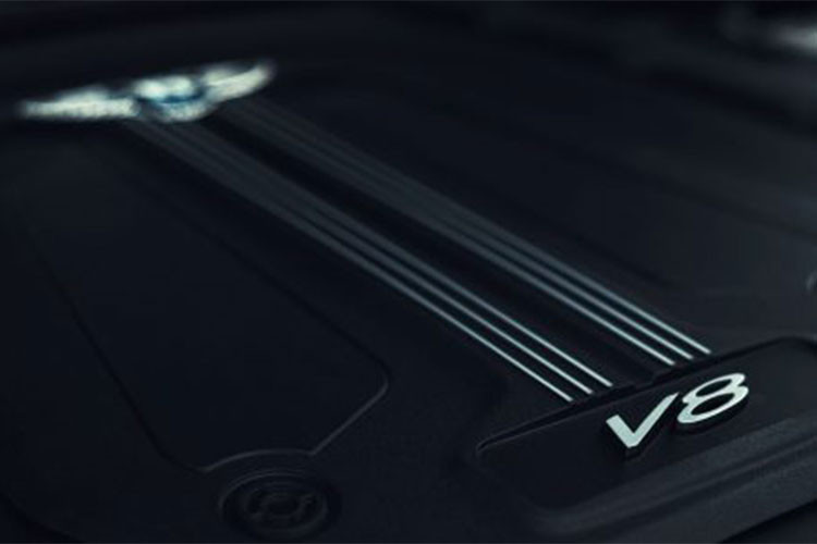 Động cơ V8 trên chiếc Bentley Bentayga được lấy từ chiếc SUV hạng sang Porsche Cayenne Turbo thế hệ mới, "trái tim" này khi lắp trên mẫu SUV siêu sang Bentley sẽ cho thời gian tăng tốc từ vị trí xuất phát lên 100 km/h chỉ trong 4,5 giây trước khi đạt vận tốc tối đa 289 km/h.