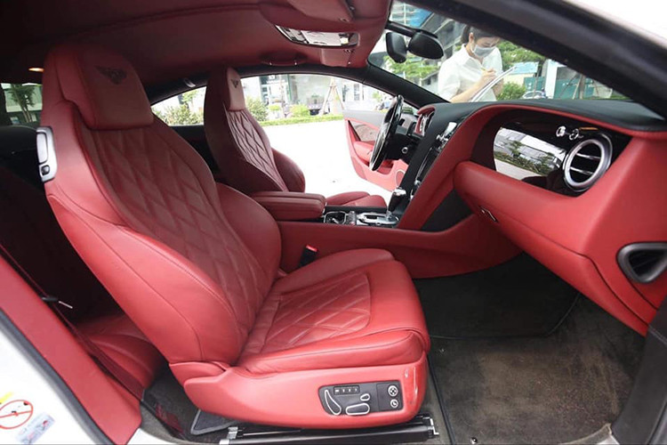 Động cơ của chiếc coupe siêu sang là máy W12 dung tích 6 lít, công suất 616 mã lực và mô-men xoắn 800 Nm, kết hợp số tự động 8 cấp ZF. Theo thông số của nhà sản xuất, xe nặng hơn 2,3 tấn có thể tăng tốc 0-100 km/h chỉ trong 4 giây. Vận tốc tối đa là 330 km/h.