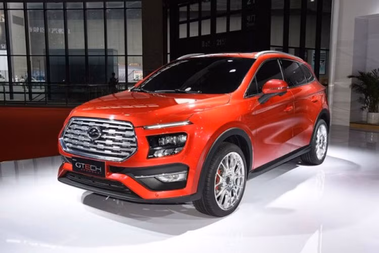 Xe sẽ bắt đầu được bán rộng rãi ở thị trường Trung Quốc từ ngày 11 tháng 11 tới. Giá xe Landwind Rongyao sẽ khởi điểm chỉ 82.800 nhân dân tệ (khoảng 274 triệu Đồng), một mức giá cực mềm dành cho một chiếc SUV mới cứng.