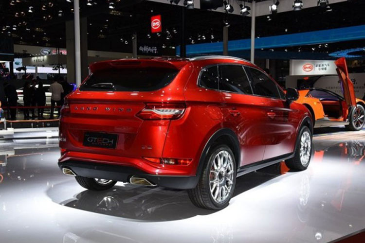 Landwind Rongyao mới được trang bị khối động cơ tăng áp dung tích 1.5 lít, sản sinh 163 mã lực và 250 Nm mô-men xoắn cực đại. Động cơ này được ghép cặp tới một hộp số DCT 8 cấp.