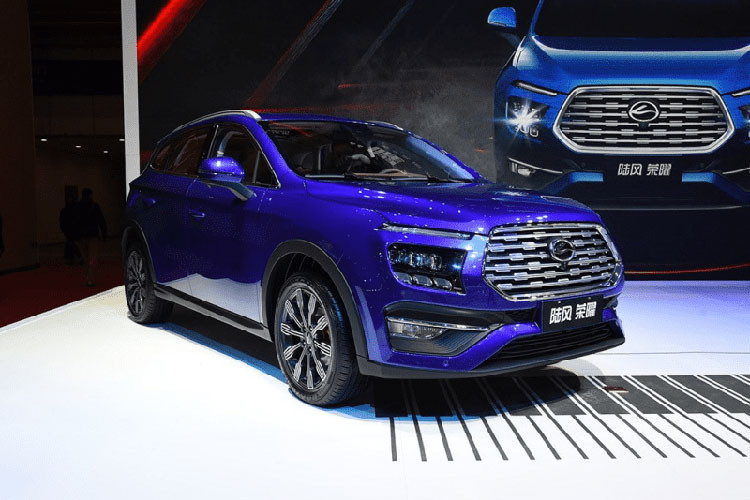 Thị trường xe Trung Quốc có rất nhiều thương hiệu nội địa chuyên cho ra đời những mẫu xe nhái, và một trong số đó là Landwind đã từng bị kiện vì làm nhái Land Rover. Mới đây, thương hiệu này đã chính thức tung ra thị trường một mẫu SUV hạng C mang tên Landwind Rongyao 2020 mới.