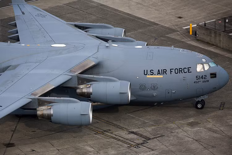 McDonnell Douglas sáp nhập vào tập đoàn Boeing vào năm 1997. Sau khi hoàn tất các đơn đặt hàng cho USAF vào năm 2015, Boeing vẫn tiếp tục sản xuất C-17 để xuất khẩu. Biệt danh Globemaster III được đặt dựa theo hai mẫu máy bay vận tải hạng nặng trước đó của McDonnell Douglas gồm C-74 Globemaster và C-124 Globemaster II.