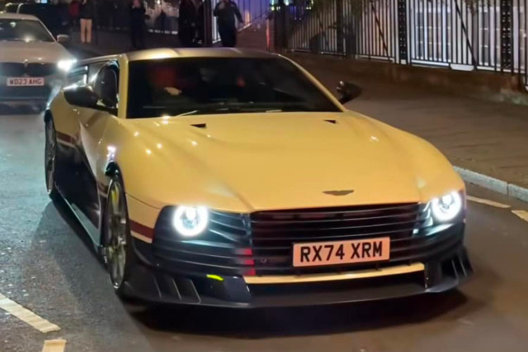 Hãng siêu xe Anh quốc cho biết các kỹ sư đã cải thiện cảm giác sang số bằng một núm xoay có trọng số mới dành riêng cho Aston Martin Valiant.