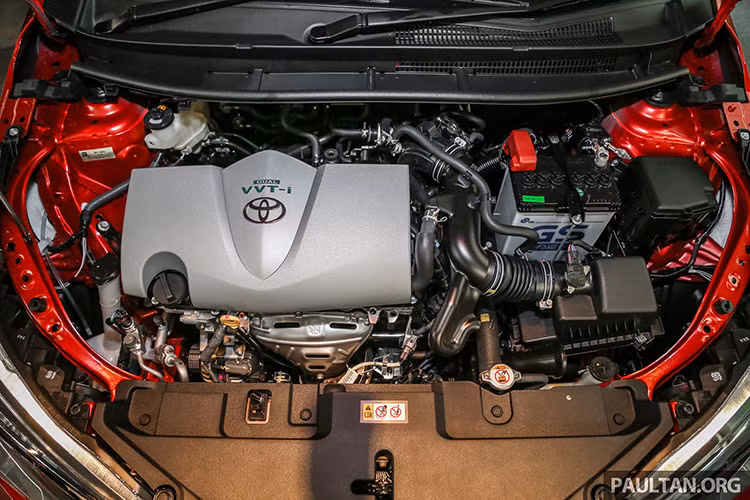 Trên bản E và G được bổ sung thêm những trang bị hiện đại hơn như hệ thống phát hiện điểm mù hay cảnh báo phương tiện cắt ngang khi lùi. Đặc biệt phải kể tới sự xuất hiện của camera 360 độ và đầu ghi video kỹ thuật số - một trang bị rất hiếm hoi trong phân khúc và Toyota Vios 2019 tại Malaysia đã làm được.