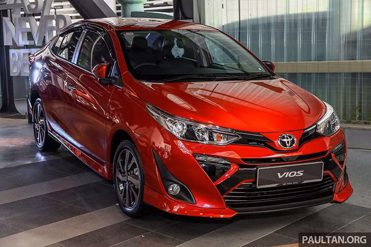 Toyota vừa qua đã chính thức vén màn phiên bản mới của dòng sedan cỡ B Vios tại thị trường Malaysia. Qua những hình ảnh do giới truyền thông Malaysia tung ra, có thể thấy mẫu xe Toyota Vios 2019 ở thị trường này sở hữu thiết kế khác biệt một chút so với xe đang bán ra tại Việt Nam.