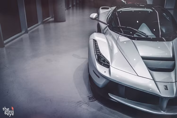 Người Đức và người Anh nhanh chóng trả lời với Porsche 918 Spyder và McLaren P1 nhưng không đại diện nào có lịch sử hào hùng và truyền thống vẻ vang như Ferrari LaFerrari.