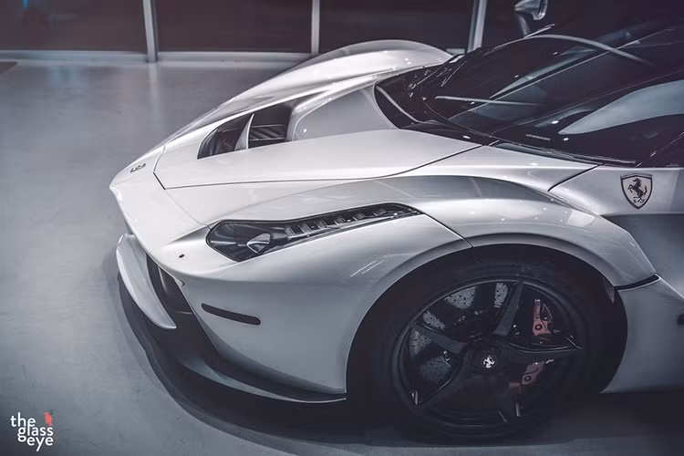 HY-KERS vốn chỉ được áp dụng trên xe đua F1 trước đó, LaFerrari cho thấy các kỹ sư của họ có khả năng sáng tạo tuyệt vời như thế nào.