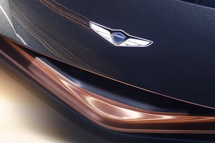 Vừa được giới thiệu tại triển lãm New York Auto Show 2018, Genesis Essentia Concept mới là một mẫu xe mang kiểu dáng coupe Gran Turismo cổ điển. Bên cạnh đó, Essentia sở hữu nhiều chi tiết thiết kế độc đáo và hiện đại, định hướng tương lai của hãng xe Hàn Quốc.