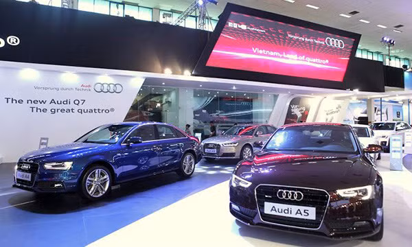 Cuoi nam, nguoi dan do xo di mua xe de “ne” thue-Hinh-2