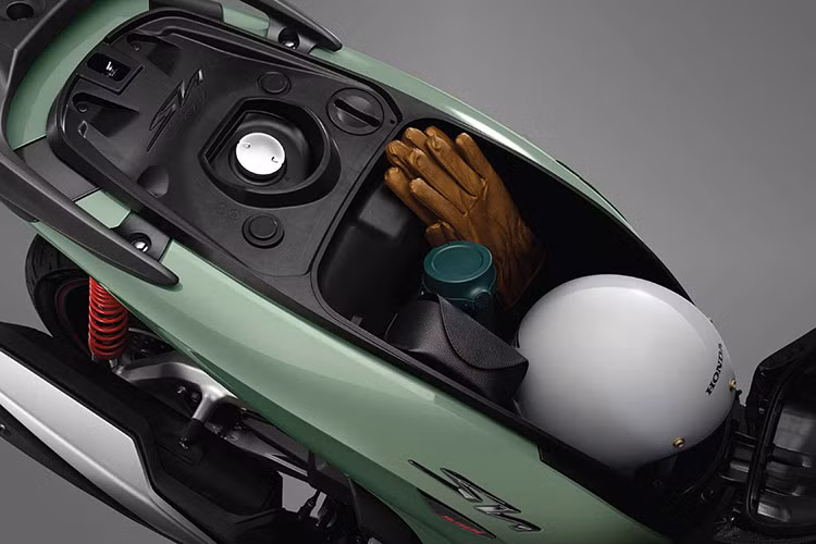 Xe được trang bị động cơ eSP+ 4 van cùng hệ thống kiểm soát lực kéo HSTC, SH350i tích hợp các công nghệ tiên tiến từ những mẫu xe đua hiệu suất cao. Động cơ thế hệ mới eSP+ được phát triển theo tiêu chuẩn khí thải Euro 4 (theo kết quả kiểm chứng của Honda R&amp;D), dung tích 330cc, sử dụng động cơ xăng 4 kỳ, 1 xy lanh, làm mát bằng chất lỏng, phun xăng điện tử PGM-FI.