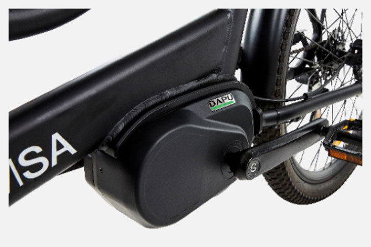 Xe có vị trí ghế ngồi được thiết kế thấp khiến xe có trọng tâm thấp, nên việc điều khiển xe khá dễ dàng. Bên cạnh đó, khung xe cũng được làm từ các vật liệu nhẹ... 