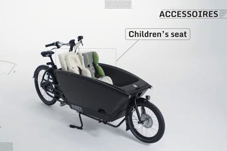 Là một chiếc xe đạp gia đình nên Urban Arrow có khối lượng lên đến 275 kg. Thùng xe sở hữu kích thước dài x rộng x cao là 260 x 70cm x 110 (cm). Chiếc xe đạp có thể thoải mái chở được tới 3 trẻ nhỏ, trọng lượng tối đa của xe lên tới 250 kg.