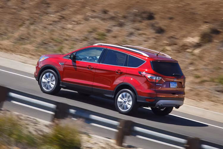 Theo một tư vấn bán hàng cho hay, Escape 2020 về Việt Nam sẽ có 2 phiên bản và sử dụng chung khối động cơ EcoBoost, dung tích 1.5L có công suất tối da 180 mã lực giống với máy của Focus mới bị Ford Việt Nam ngừng lắp ráp. Rất có khả năng động cơ 1.5L của Ford Escape 2020 tại Việt Nam sẽ được chuyển từ 4 xi-lanh sang 3 xi-lanh và bổ sung công nghệ ngắt xi-lanh chủ động giúp giảm lượng xăng tiêu thụ giống ở thị trường nước ngoài.