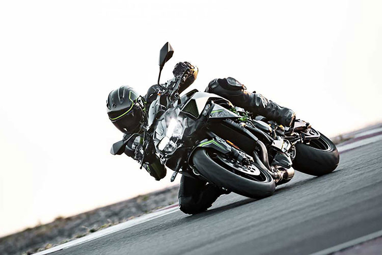 Tại thị trường Mỹ, giá xe Kawasaki Z H2 mới là 17.000 USD (tương đương với khoảng 393 triệu đồng). Xe sẽ bán ra với 3 phiên bản màu bao gồm Đỏ đen, Xanh xám và Đen. Dự tính mẫu xe này sẽ về Việt Nam vào khoảng đầu năm 2020.