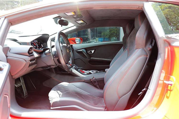 Huracan LP580-2 sở hữu khối động cơ V10, dung tích 5,2L giảm công suất từ 610 mã lực xuống còn 580 mã lực, đi kèm hộp số 7 cấp. Xe có khả năng tăng tốc từ 0-100 km/h trong 3,4 giây, tốc độ tối đa là 320 km/h. 