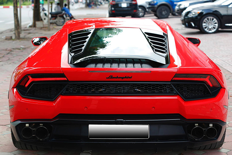 Tại thị trường Việt Nam, sau ngày 1/7/2016, giá siêu xe Lamborghini Huracan LP580-2 được công bố ở mức khoảng 19.899 tỷ đồng. Tuy nhiên mức giá chính hãng hiện nay lên tới hơn 20 tỷ đồng.