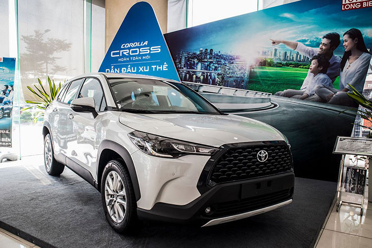 Toyota Corolla Cross van con hang ton, 