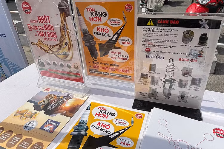 NGK dien tap “giai cuu” bugi cho xe may bi ngap nuoc o Ha Noi-Hinh-7