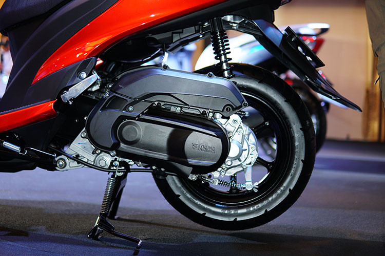 Động cơ này sản sinh công suất 9,5 mã lực tại 8.000 vòng/phút, mô men xoắn cực đại 9,5 Nm tại 5.500 vòng/phút. Bên cạnh đó xe còn có hệ thống tự động ngắt động cơ Stop &amp; Start System như một số mẫu xe tay ga hiện tại. Hệ thống này sẽ can thiệp, tự động tắt động cơ khi xe dừng, sau đó khởi động lại ngay khi người lái vặn ga.