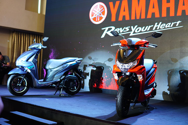 Giá xe Yamaha FreeGo tiêu chuẩn bán ra từ 32,9 triệu đồng. Phiên bản cao cấp FreeGo S có giá 38,9 triệu đồng, có thêm ABS và khóa thông minh. Bản tiêu chuẩn của Yamaha FreeGo rẻ hơn Honda Air Blade 5 triệu đồng, trong khi Freego S có giá tương đương với Honda Air Blade. Honda Air Blade chưa có phiên bản phanh ABS.