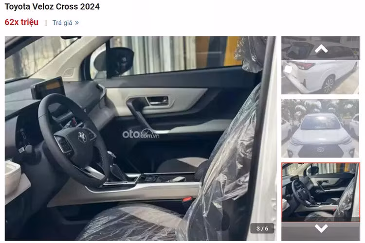 Từ thông tin và hình ảnh đăng tải trên sàn xe cũ có thể thấy, chiếc Toyota Veloz Cross 2024 siêu lướt được đề cập trong bài viết thuộc phiên bản CVT, gắn biển Hà Nội, ngoại thất màu trắng, nội thất còn bọc ni-lon. Đồng hồ thông số xe mới chỉ dừng lại ở con số 25 km.