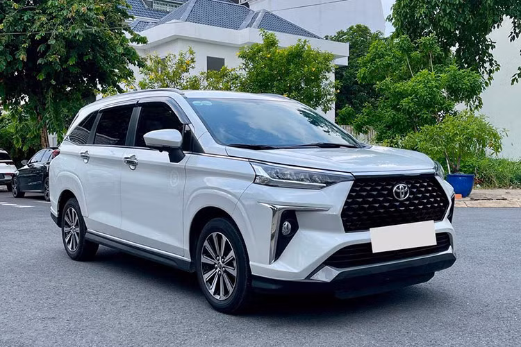 Cùng với đó là gói trợ lái cao cấp Toyota Safety Sense với loạt tính năng tiên tiến như Hệ thống cảnh báo tiền va chạm; Hệ thống cảnh báo chệch làn đường; Hệ thống hỗ trợ giữ làn đường; Điều khiển hành trình chủ động; Camera 360 độ; Cảnh báo điểm mù...