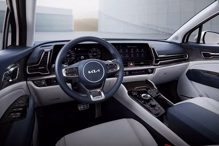 Bên cạnh đó, việc giới thiệu biến thể plug-in hybrid (PHEV) của Sportage 2022 tại Malaysia cũng đang trong quá trình thảo luận. Trên toàn cầu, Sportage 2022 hiện được cung cấp với 2 lựa chọn truyền động là cỗ máy 1.6L 4 xi-lanh cho công suất 177 mã lực / mô-men xoắn 264 Nm, hoặc máy dầu diesel tăng áp 2.0L cho 183 mã lực / 416 Nm.