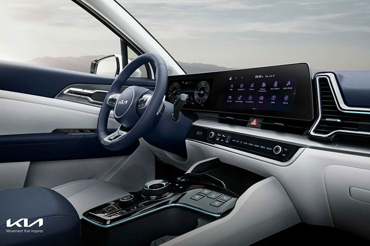 Cả 2 đều đi kèm với hộp số ly hợp kép 7 cấp hoặc số tự động 8 cấp. Trước đó, Kia cũng đã xác nhận rằng sẽ bổ sung các biến thể hybrid và PHEV cho Sportage nhưng hãng không đưa ra thông tin chi tiết.