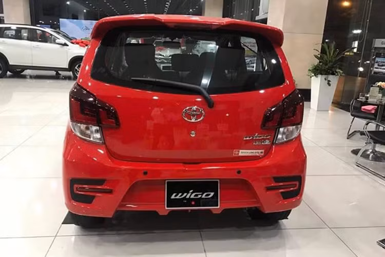 Trình làng thị trường Việt Nam vào cuối năm 2018, Toyota Wigo đã gây bất ngờ trong tháng đầu tiên khi đạt doanh số hơn 1.500 chiếc, vươn lên đứng đầu phân khúc.Tuy nhiên, ngay sau đó doanh số Wigo tụt giảm mạnh, nhường chỗ cho Kia Morning và Hyundai Grand i10.