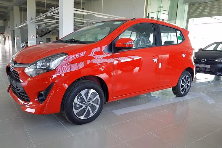 Sắp tới, Toyota Wigo còn phải đón nhận thêm một đối thủ đáng gờm mới đến từ hãng xe Nhật là Honda Brio (dự kiến ra mắt vào tháng 4 tới) và Vinfast Fadil chuẩn bị ra mắt. Sự góp mặt của hai mẫu xe này sẽ gia tăng thêm sức ép với Toyota Wigo và khiến cuộc đua trong phân khúc xe hạng A nóng hơn bao giờ hết.