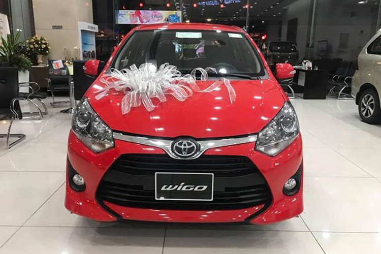 Với mức giảm này, giá &#x8;xe Toyota Wigo được đưa về ở mức 305 triệu đồng đối với phiên bản MT và 365 triệu đồng cho phiên bản AT. Đây được xem là mức hấp dẫn nhất kể từ khi mẫu xe này được nhập khẩu về Việt Nam và ra mắt rầm rộ vào năm ngoái. 