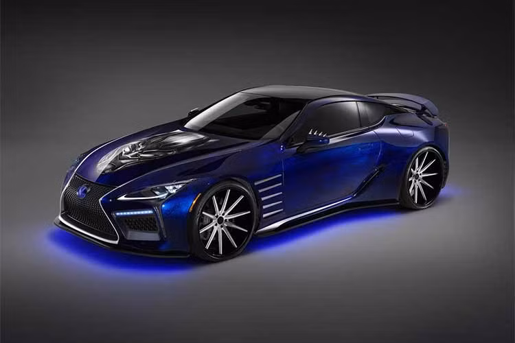 Trước đó, tại triển lãm xe độ Sema Mỹ 2017, thương hiệu xe sang Lexus cũng đã kết hợp với Marvel Studio để ra mắt coupe LC500 độ đặc biệt được lấy cảm hứng từ siêu anh hùng Black Panther.