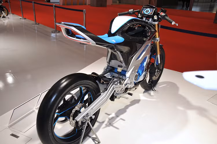 Nhưng nếu hai mẫu xe môtô chạy điện PED1 và PES1 đầy cá tính này được ra mắt thị trường vào năm tới, thị phần xe môtô điện khu vực châu Á có thể sẽ có sự cạnh tranh khốc liệt và cũng rất có thể Yamaha sẽ tạo ra một vị thế cho riêng mình.