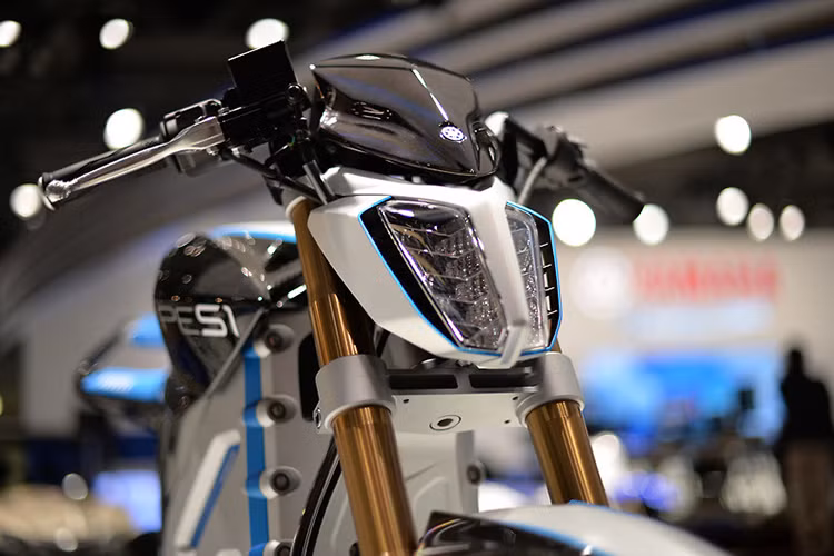 Được biết, chiến dịch mang tên dự án E-KIZUNA mà hãng xe máy Yamaha hướng tới với mục đích đẩy mạnh các phương pháp sử dụng năng lượng điện làm giảm tình trạng ô nhiễm tại các thành phố lớn hiện nay.