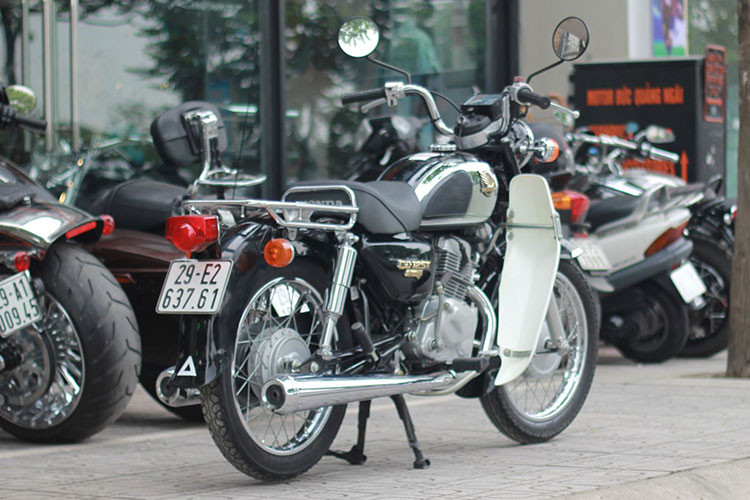 Đã hàng chục năm trôi qua, từ những ngày Honda cho ra đời chiếc CD đầu tiên mang cái tên lạ lẫm, với thiết kế đơn giản, rồi chính từ những chiếc D-type với dung tích 98cc và công suất chỉ 3 sức ngựa. Các kỹ sư Honda với những sang tạo không ngừng đã dần cải tiến và hoàn thiện cho ra đời dòng xe máy Honda CD 125 Benly kinh điển.