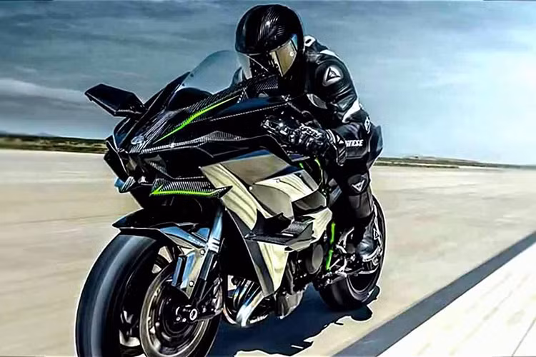 Tại thị trường nội địa Nhật Bản siêu môtô Ninja H2R sẽ được hãng xe Kawasaki cho đặt hàng với giá bán chưa bao gồm các khoản thuế là 5.940.000 ¥ (tương đương gần 1,3 tỷ Đồng) giá bán này đã bao gồm bộ phụ kiện, lốp Racing chuyên dụng...