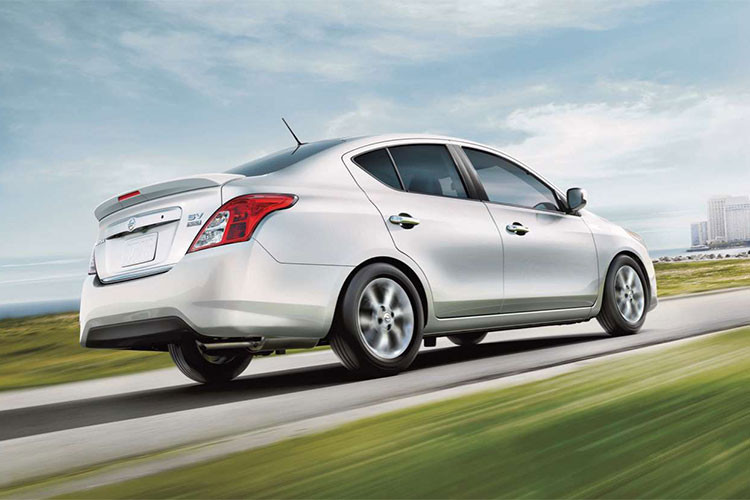 Năm ngoái, hãng xe Nhật đã giới thiệu phiên bản cập nhật 2018 của Versa sedan, và lần này tiếp tục nâng cấp dù chưa phải phiên bản hoàn toàn mới. Nissan Versa Sedan 2019 (hay còn gọi là Sunny tại Việt Nam) mới đều sẽ được trang bị động cơ 4 xy-lanh 1.6L, cho công suất 109 mã lực.