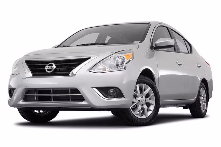Về thiết kế, Nissan Sunny 2019 vẫn sở hữu kích thước tổng thể dài x rộng x cao (4.425 x 1.695 x 1.500mm), chiều dài cơ sở 2.590mm, khoảng sáng gầm xe 150mm. Ở phiên bản cũ, nó nhận được sự đánh giá cao từ các chuyên gia, người tiêu dùng về thiết kế với khung gầm chắc chắn.
